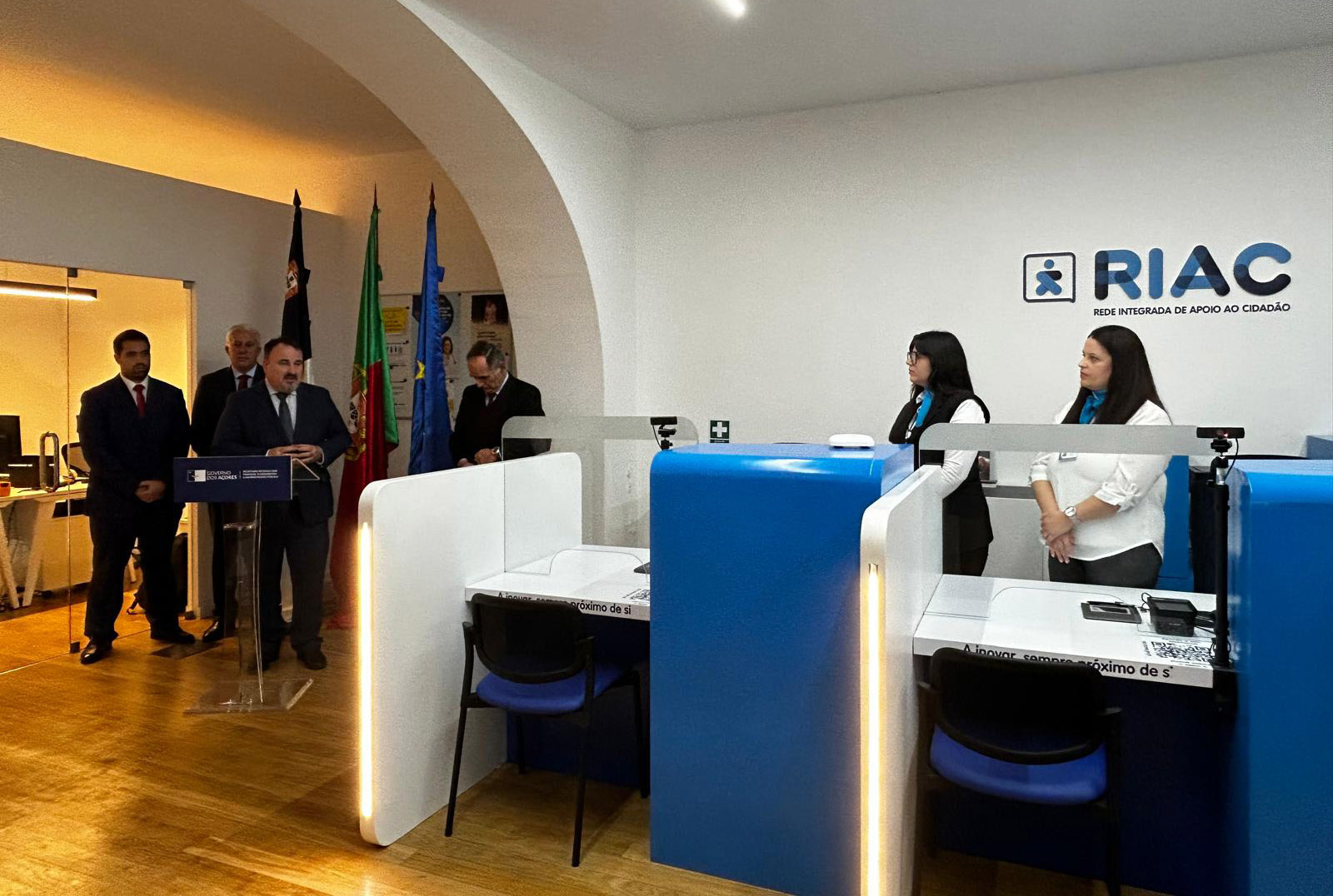 Inauguração do novo serviço de atendimento da Agência para a Integração, Migrações e Asilo (AIMA) no balcão da Rede Integrada de Apoio ao Cidadão e à Empresa (RIAC-RIAE) de Ponta Delgada