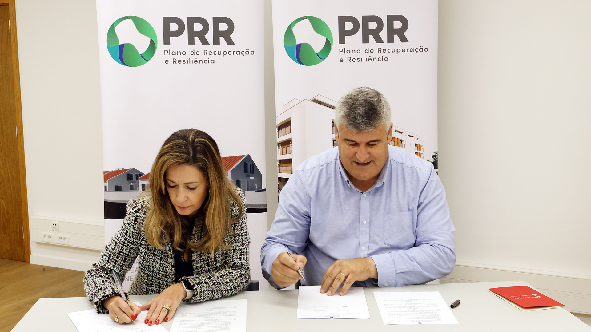 Signature of consignments of contracts for the construction of villas in the Ginets