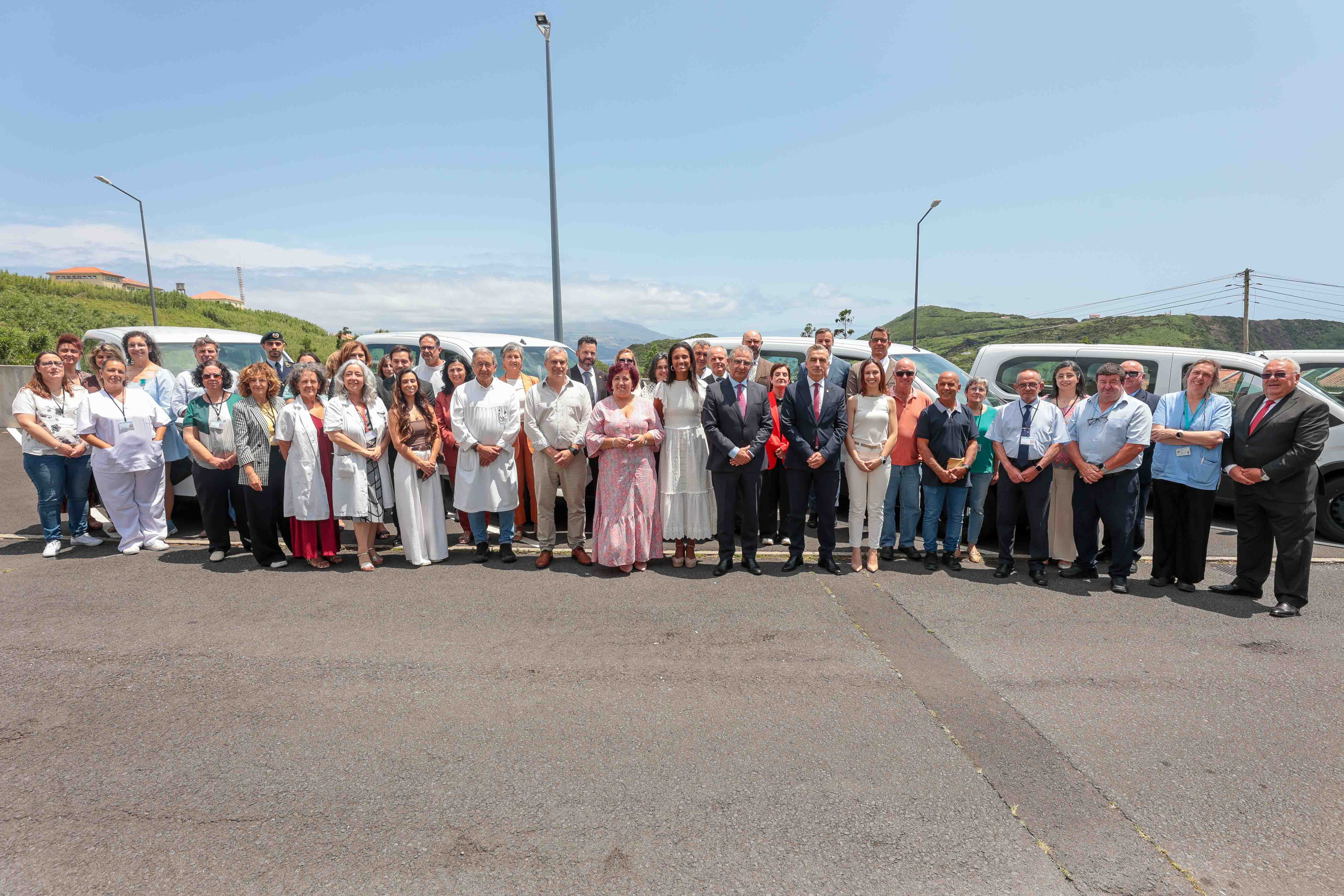Entrega de seis viaturas elétricas e de dois novos equipamentos de medicina dentária à Unidade de Saúde da Ilha do Faial (USIF),