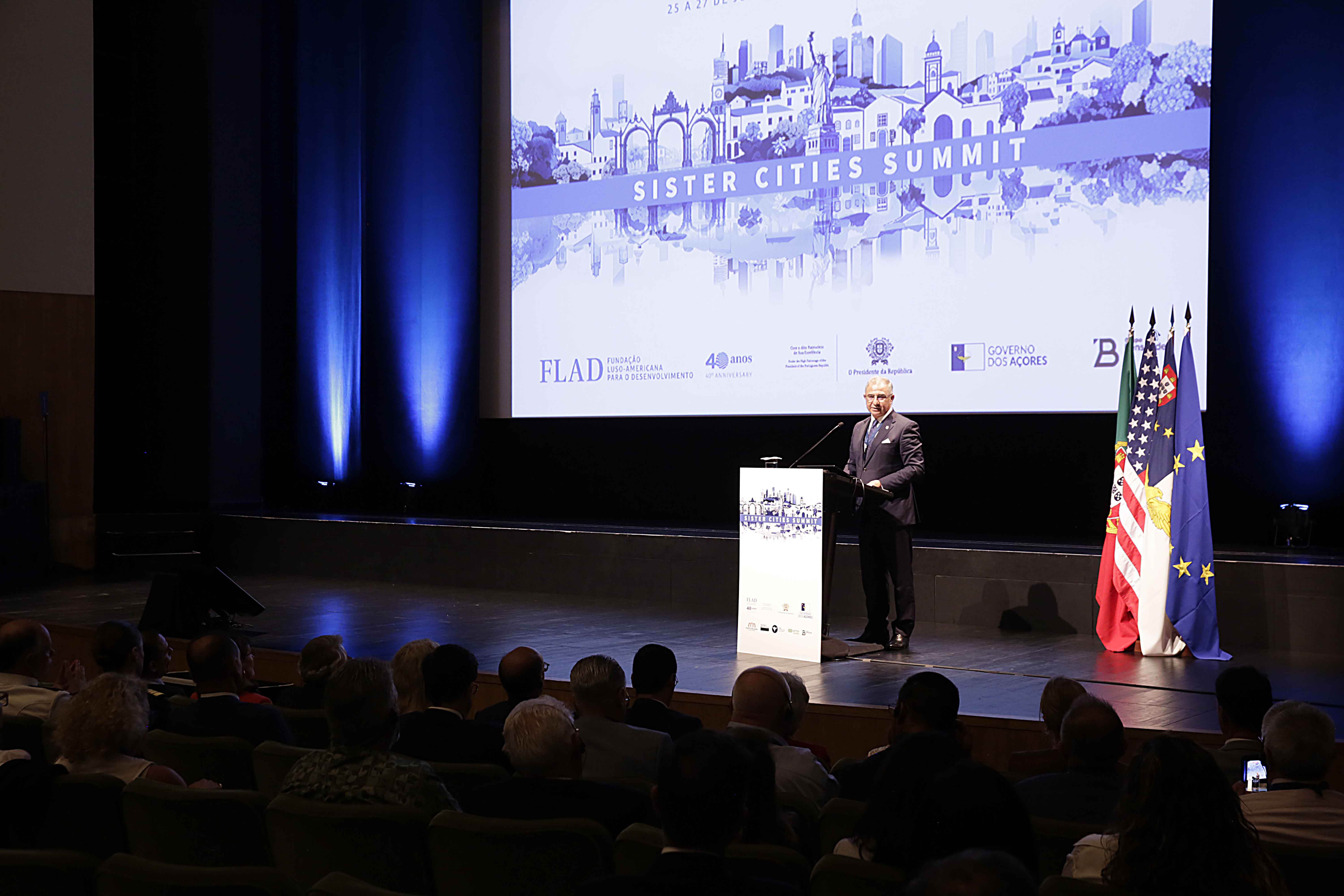 Sessão de abertura da Sister Cities Summit