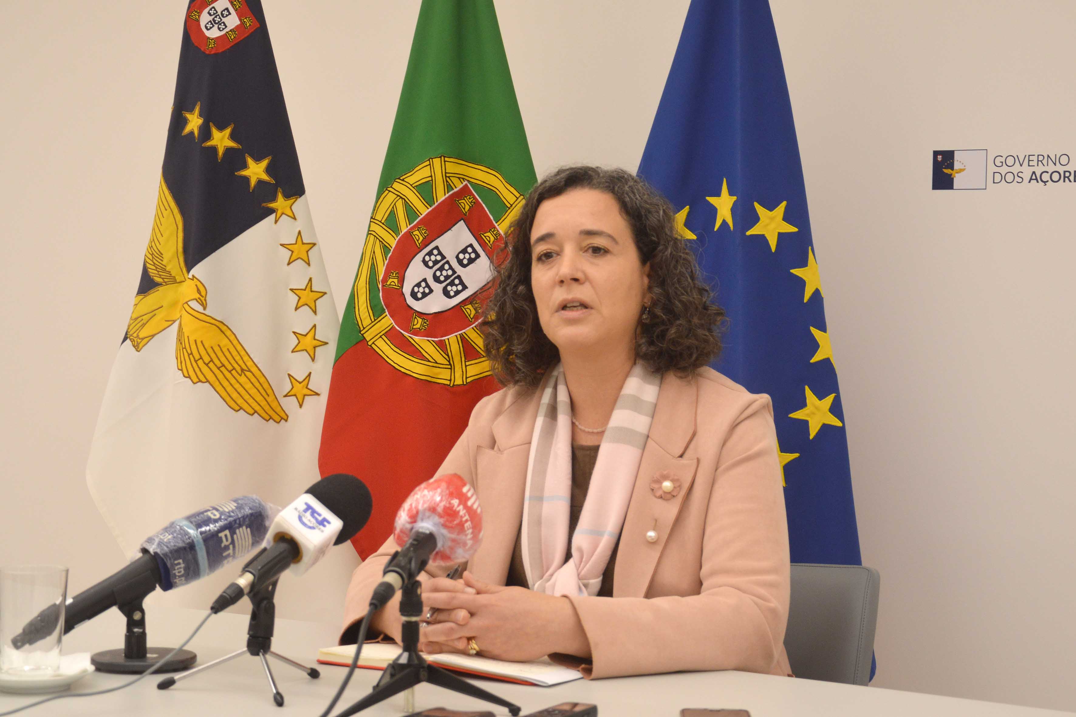 Sofia Ribeiro compromete-se a rever o número de trabalhadores em quadro nas escolas da Região 
