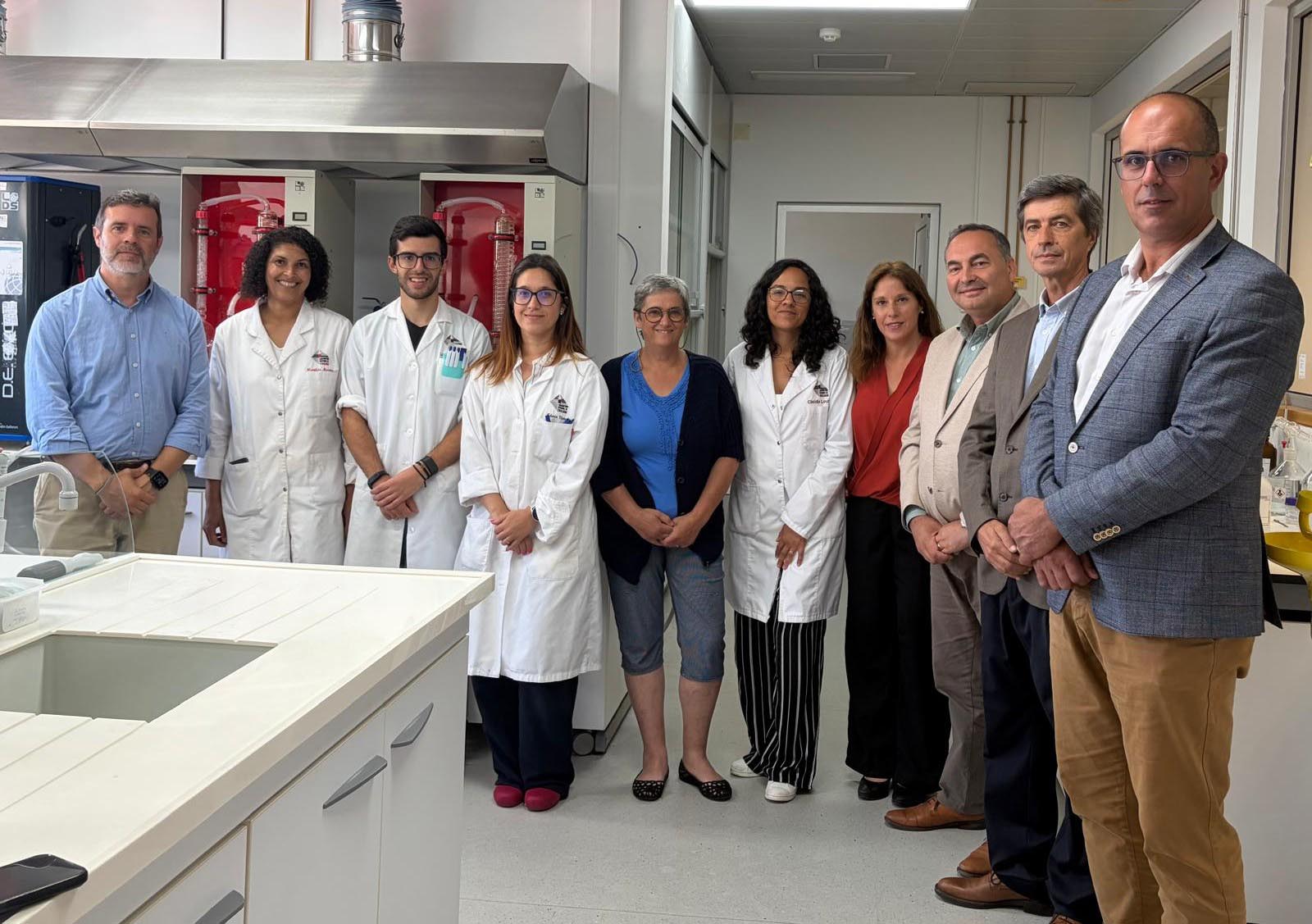 Visita ao Laboratório Regional de Enologia