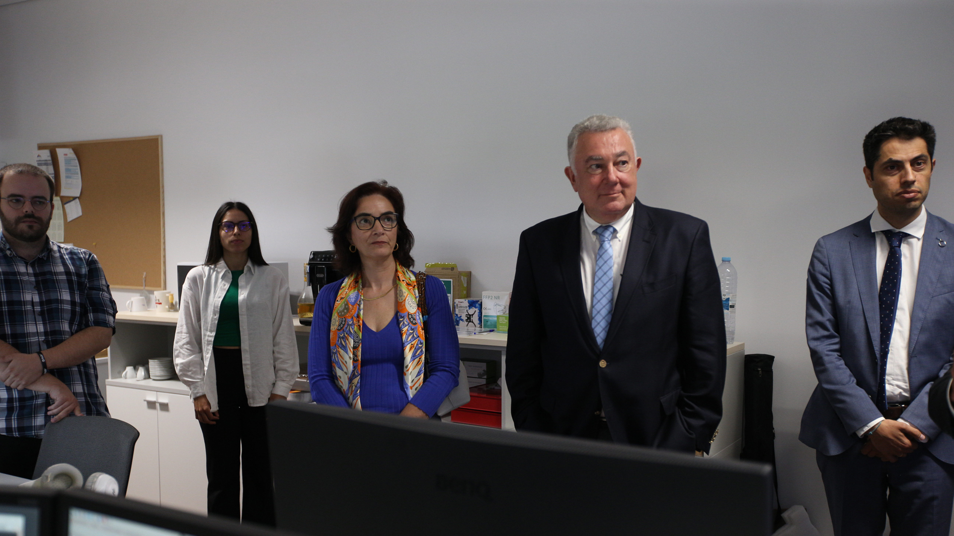 Acompanha a Ministra da Ciência Tecnologia e Ensino Superior, Elvira Fortunato, numa visita ao AIR Centre.