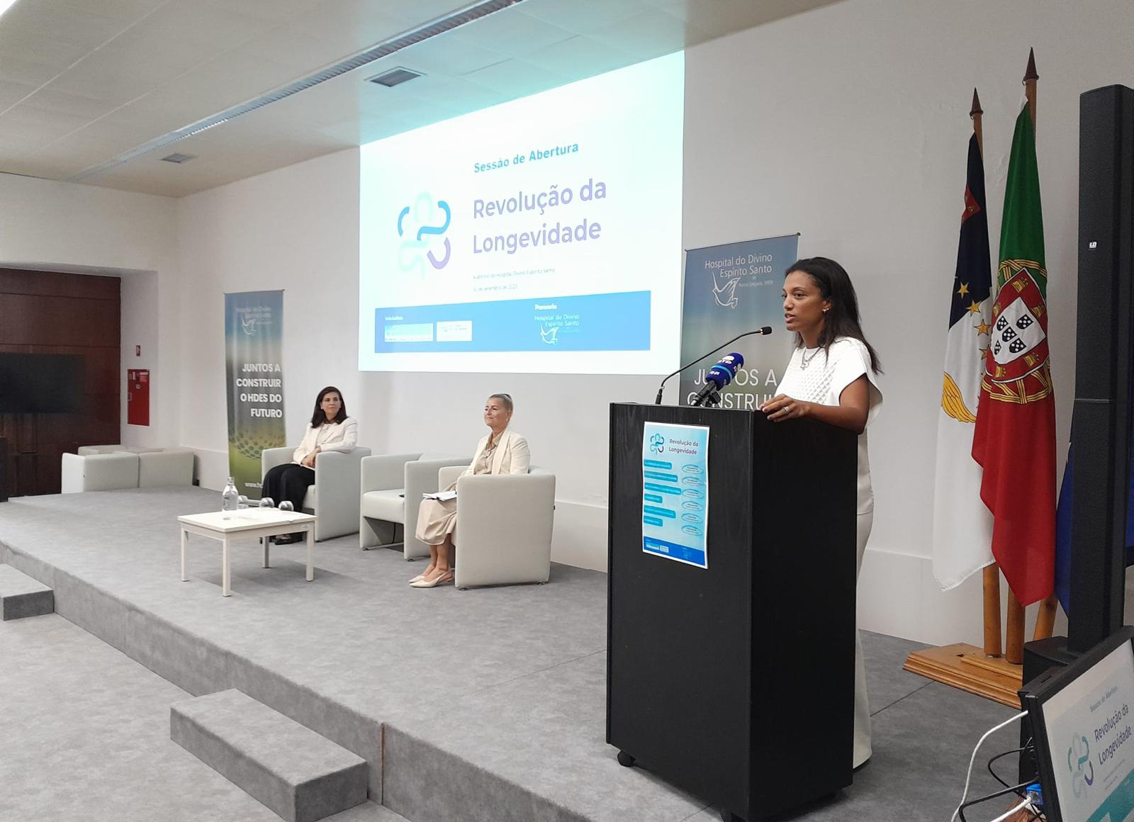 Sessão de abertura da ação de formação “Revolução da Longevidade” que decorreu no Hospital Divino Espírito Santo (HDES)