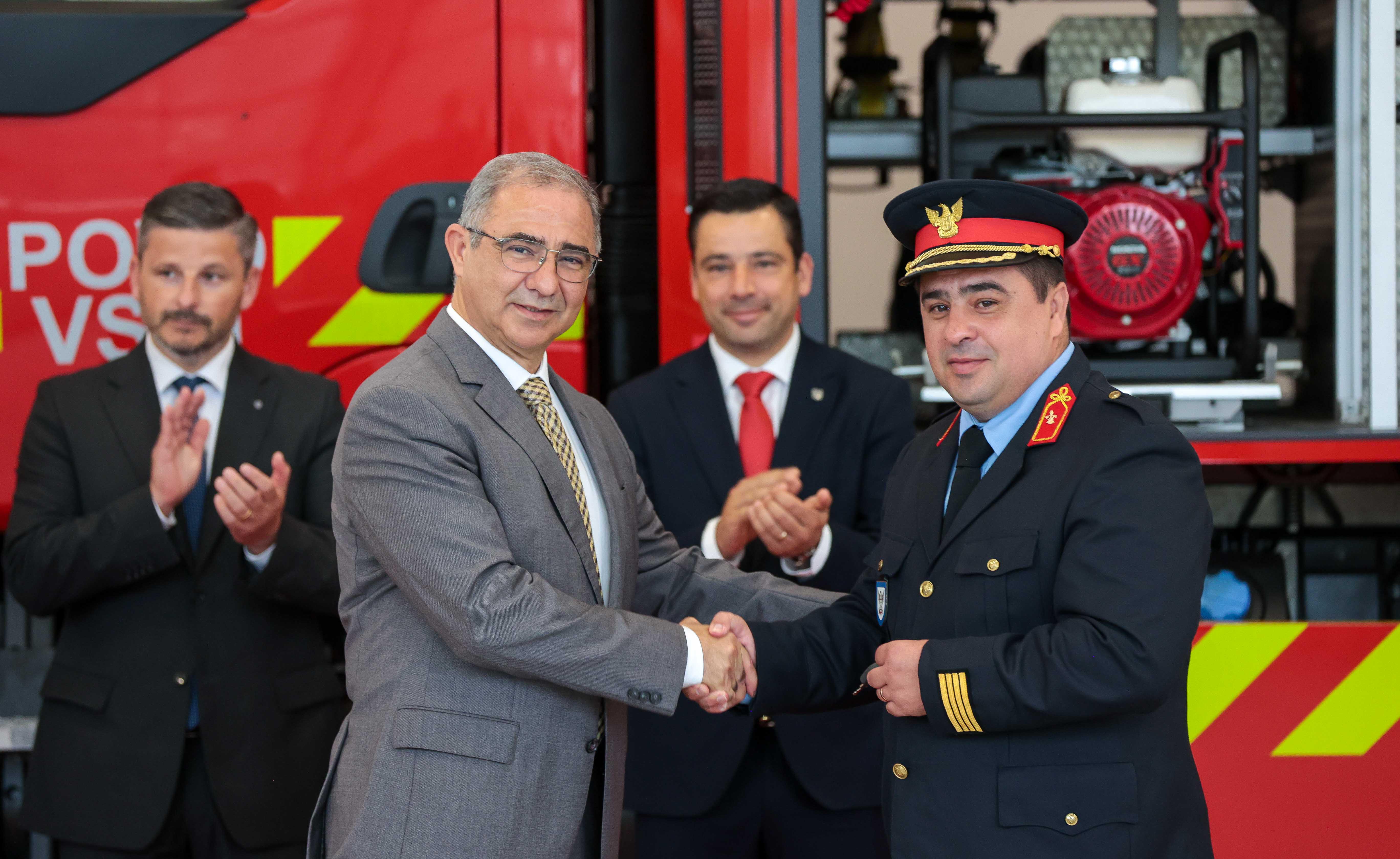 Cerimónia de entrega de uma viatura de Pronto-Socorro Médio à Associação Humanitária de Bombeiros Voluntários da Povoação