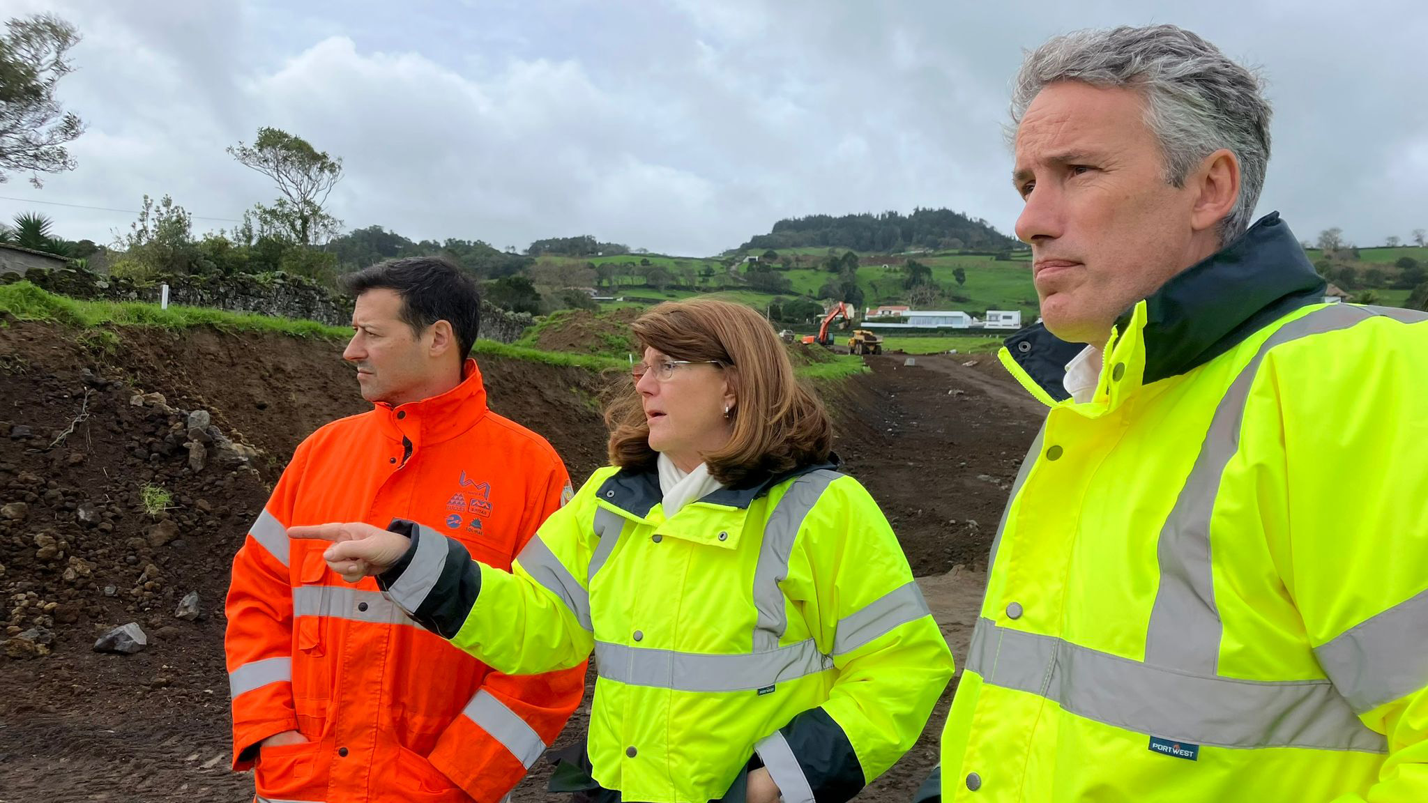  empreitada de construção da Variante às Capelas