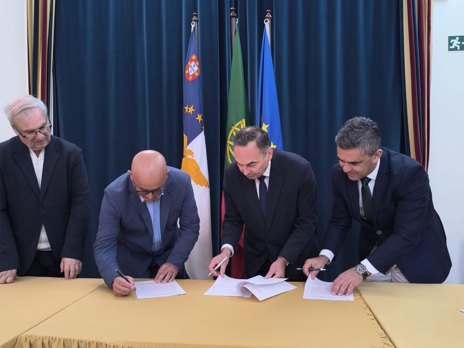 Assinatura do contrato de empreitada para a construção do sistema de abastecimento de Água dos Cedros - POA Cedros/Praia do Almoxarife