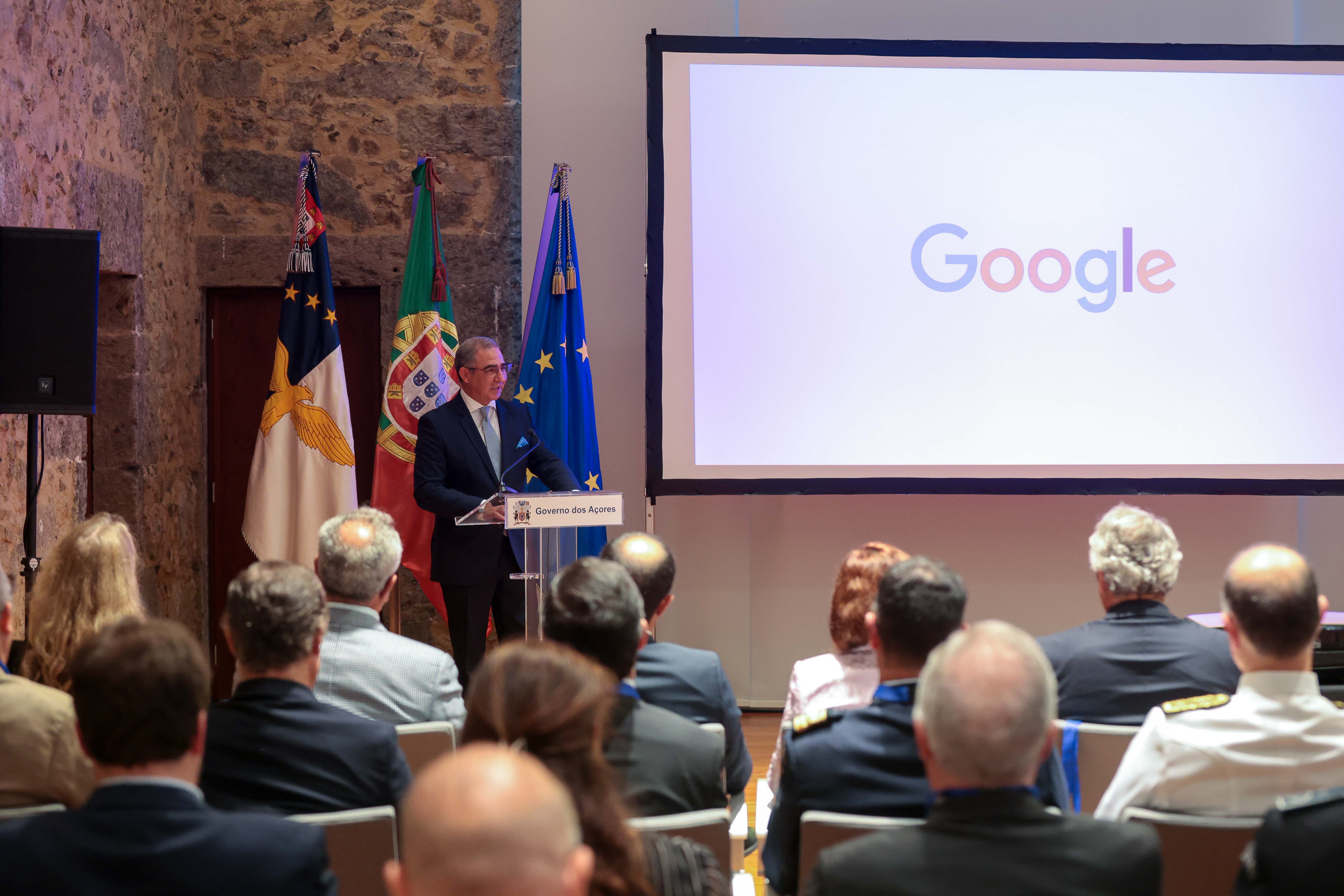 Cabo da Google é “projeto de futuro” com centralidade nos Açores, realça José Manuel Bolieiro