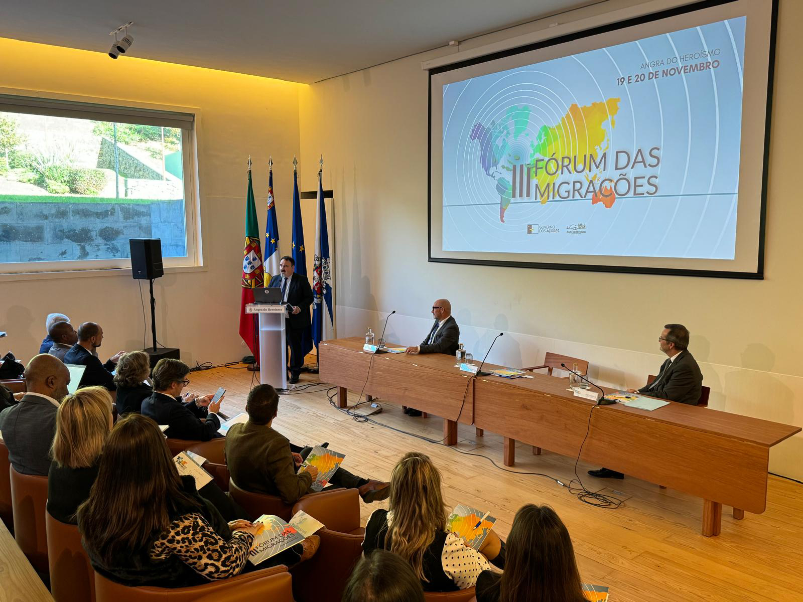 Sessão de abertura do III Fórum das Migrações