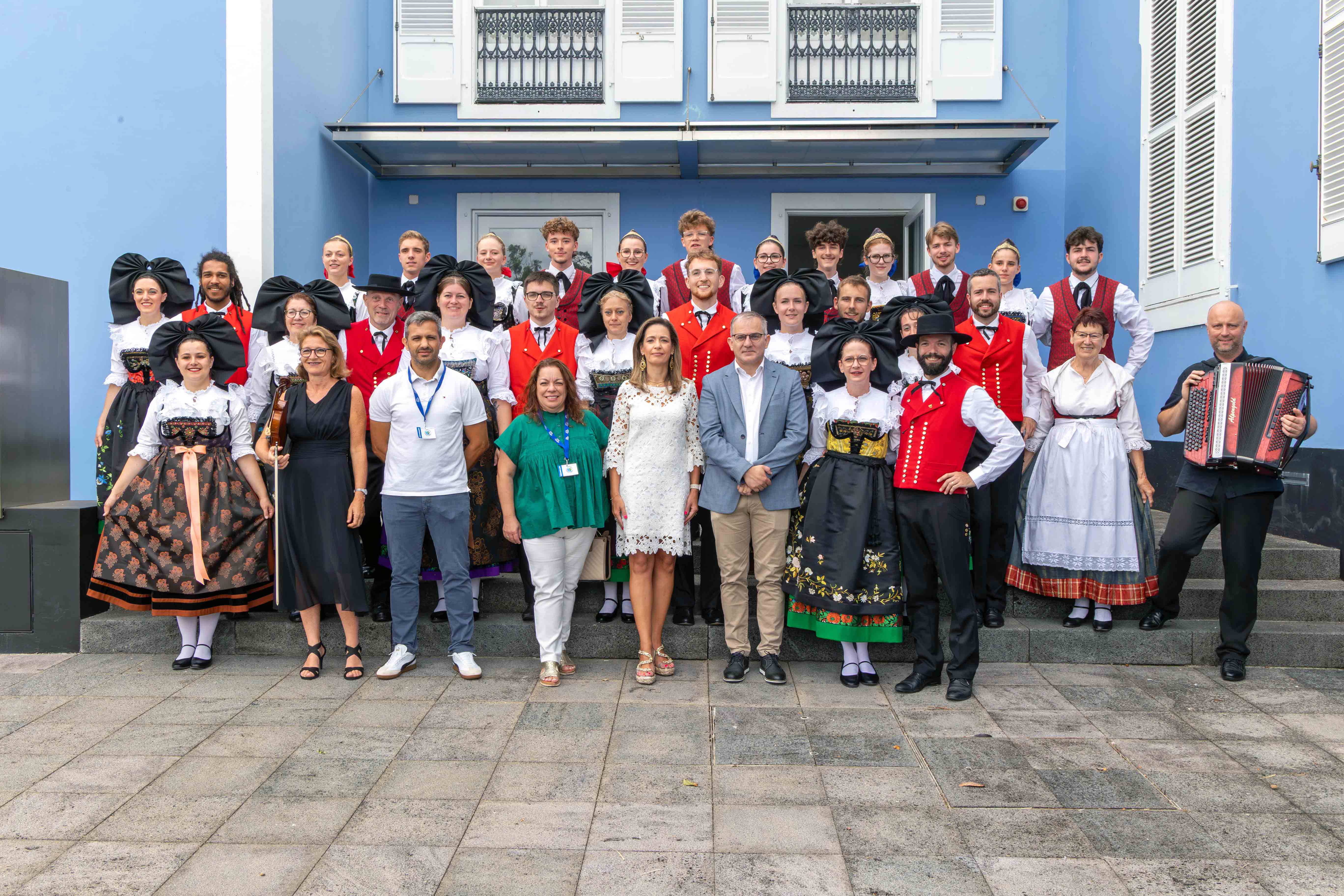 Maria João Carreiro recebe grupo de França que participa no XXXI Grande Festival de Folclore da Relva