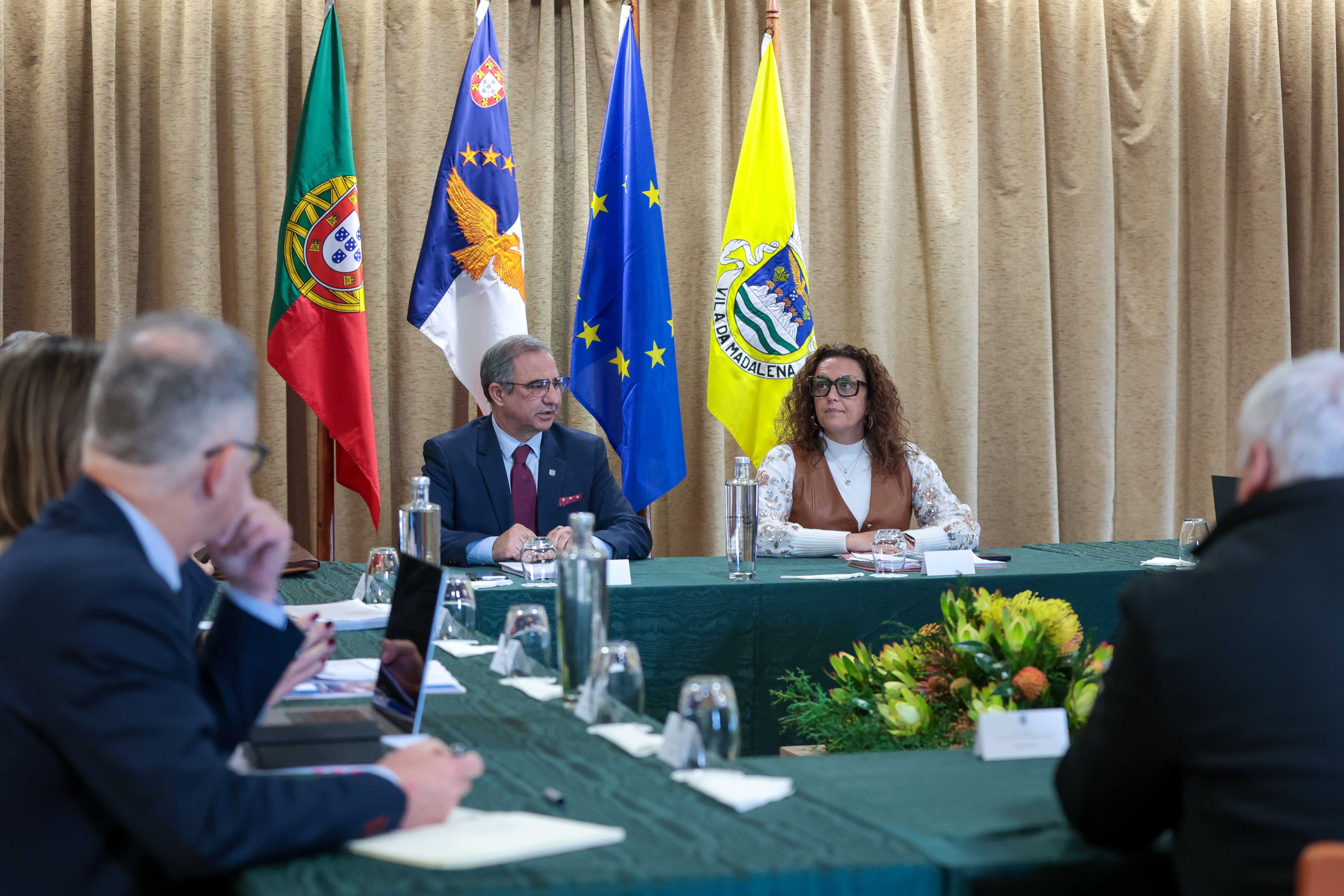 José Manuel Bolieiro anuncia conclusão da variante à vila da Madalena para o verão e aposta no reforço habitacional