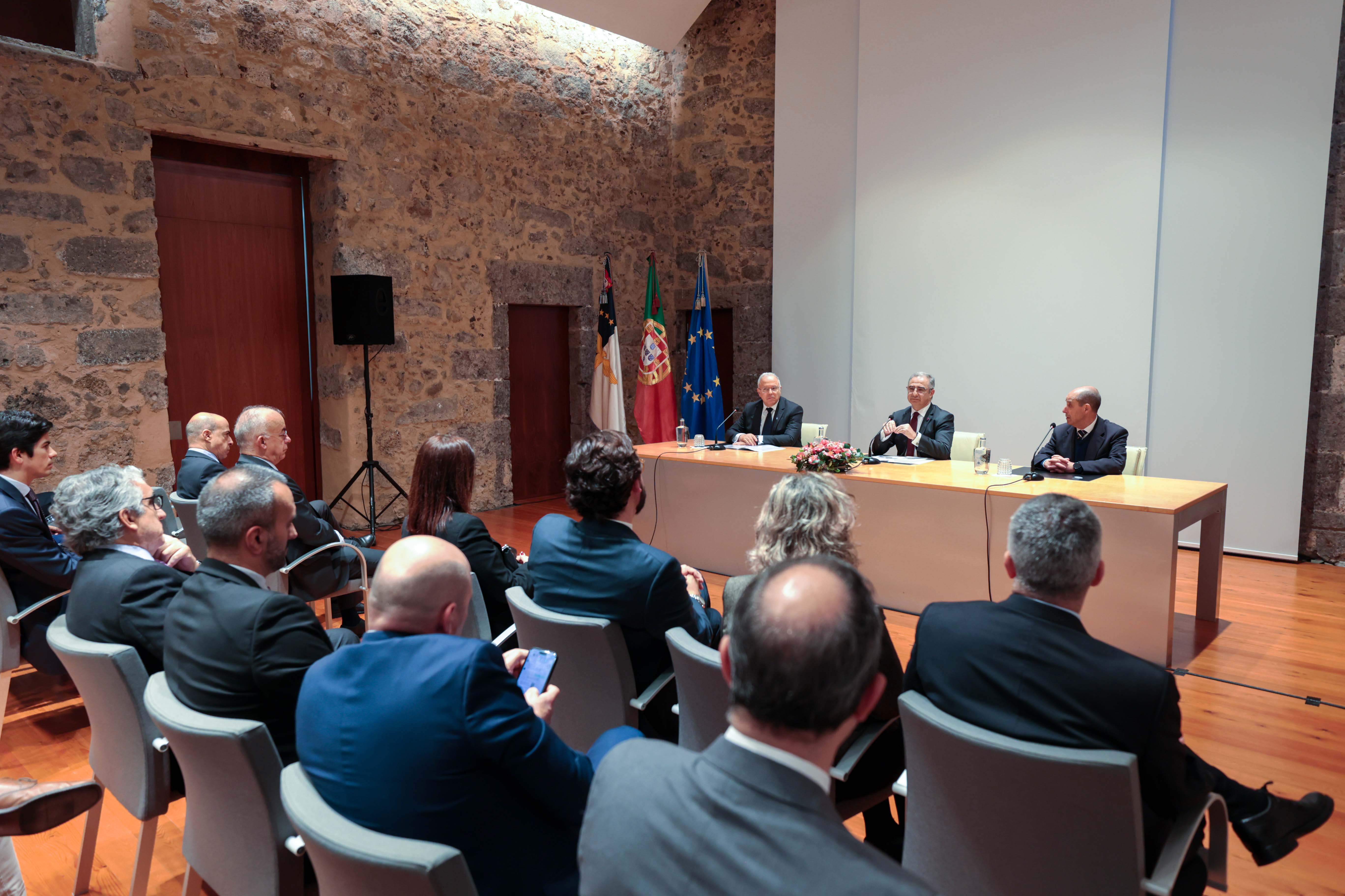 Conferência do Instituto de Defesa Nacional.