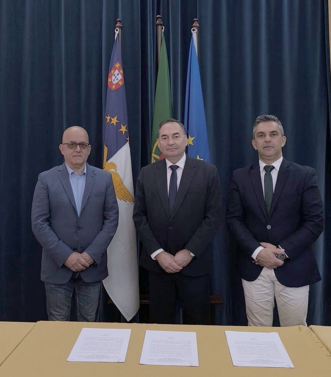 Assinatura do contrato de empreitada para a remodelação dos sistemas de abastecimento de água do Monte Escuro (Lajes do Pico) e da Criação Velha (Madalena)
