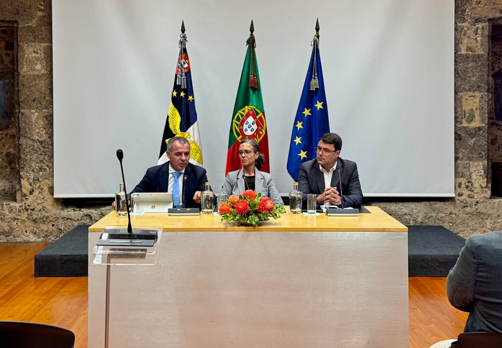 Reunião com os conselhos executivos das escolas da Região